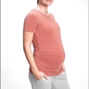GapFit maternity Breathe t-shirt